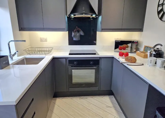 Wesley Chapel- Cyanacottages ウィットビー