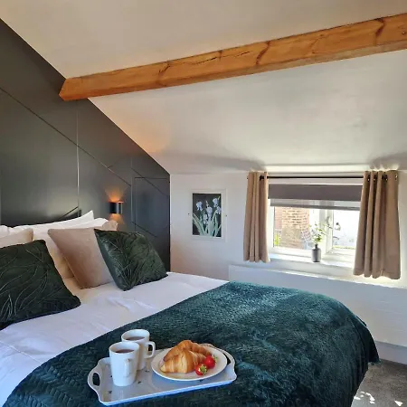 Wesley Chapel- Cyanacottages