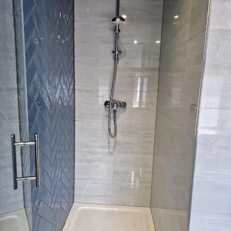 Wesley Chapel- Cyanacottages * Whitby