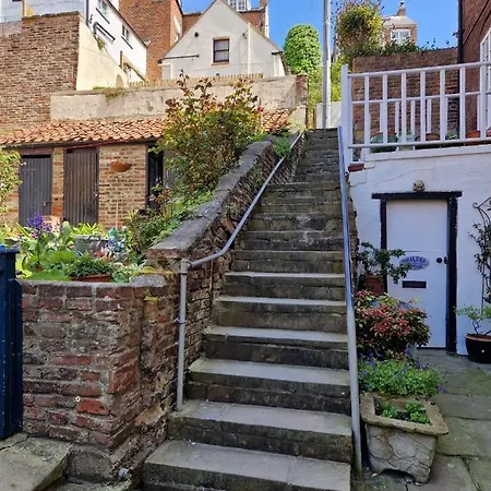 Wesley Chapel- Cyanacottages * Whitby