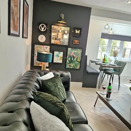 Wesley Chapel- Cyanacottages Whitby